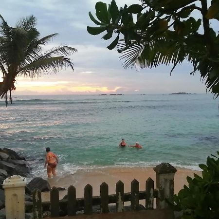 Happy Beach Villa Resort Unawatuna Bagian luar foto