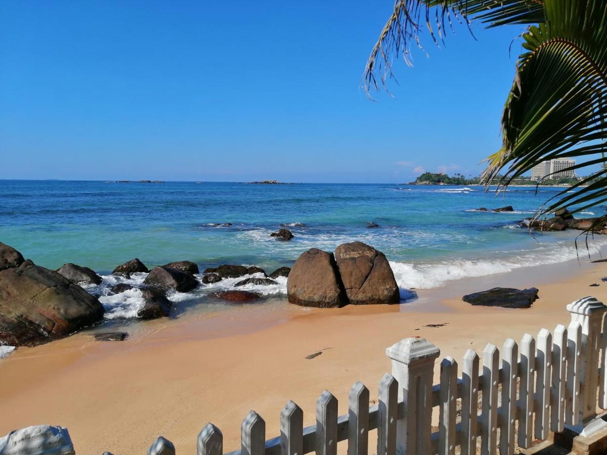 Happy Beach Villa Resort Unawatuna Bagian luar foto