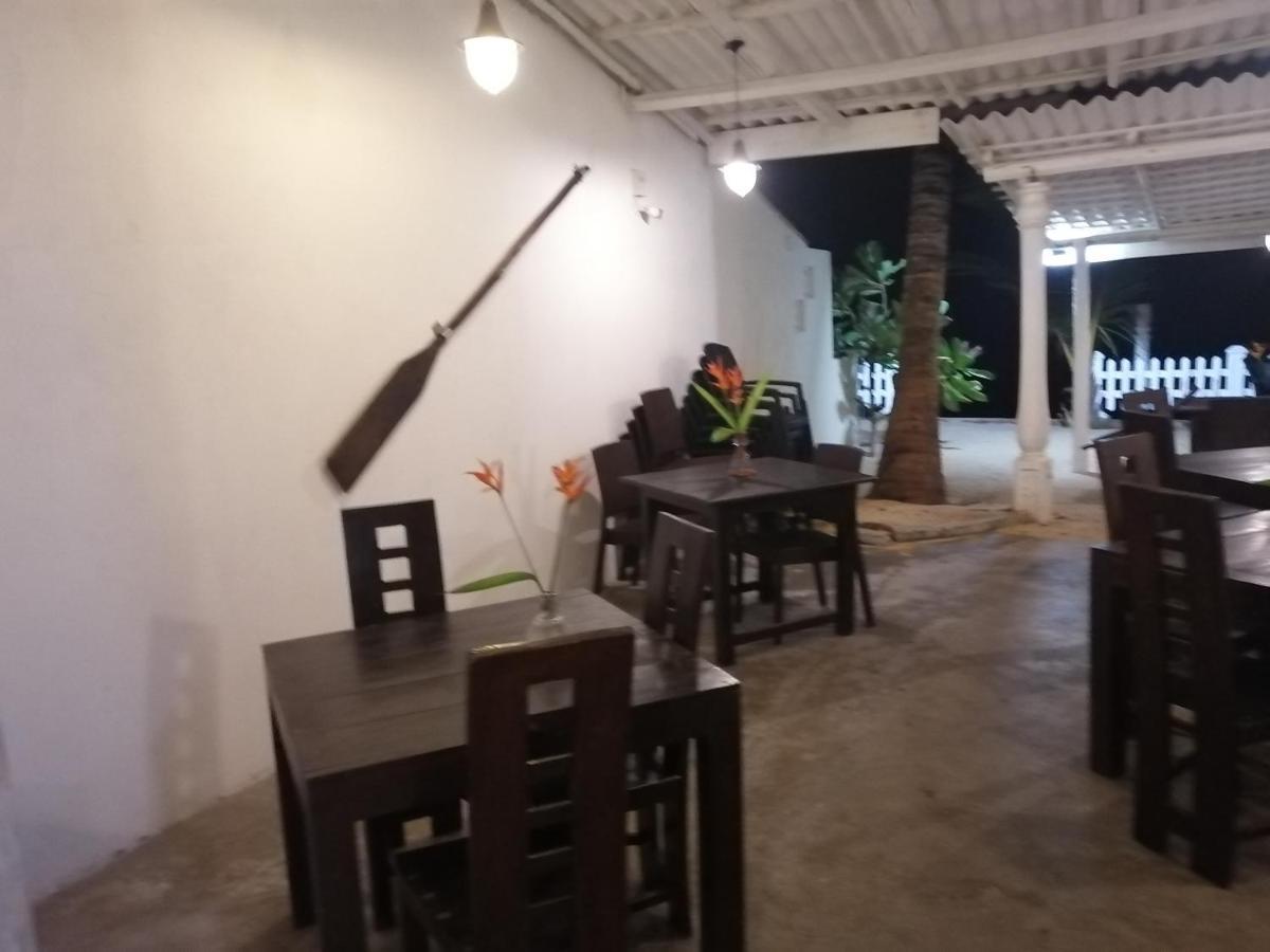 Happy Beach Villa Resort Unawatuna Bagian luar foto