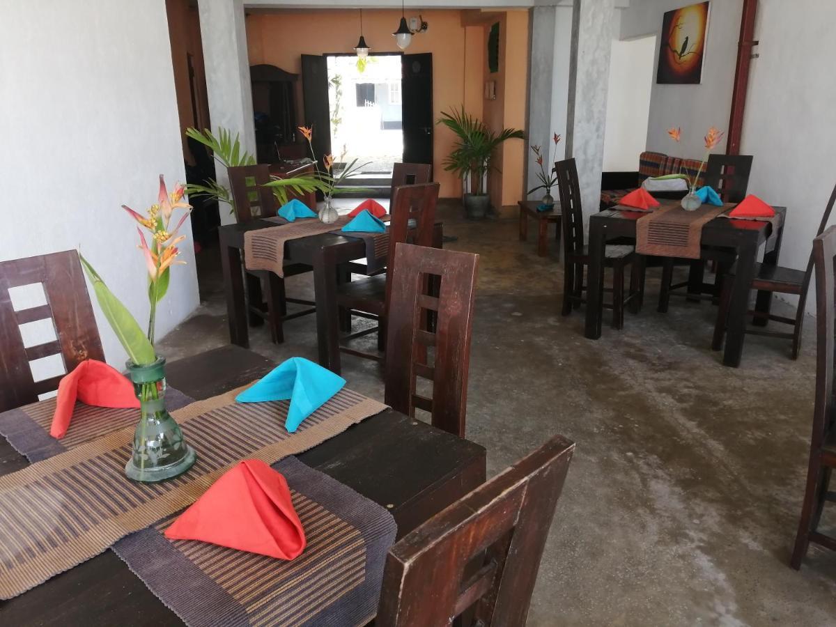 Happy Beach Villa Resort Unawatuna Bagian luar foto