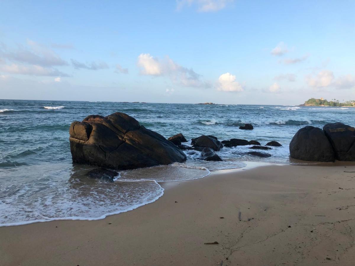 Happy Beach Villa Resort Unawatuna Bagian luar foto