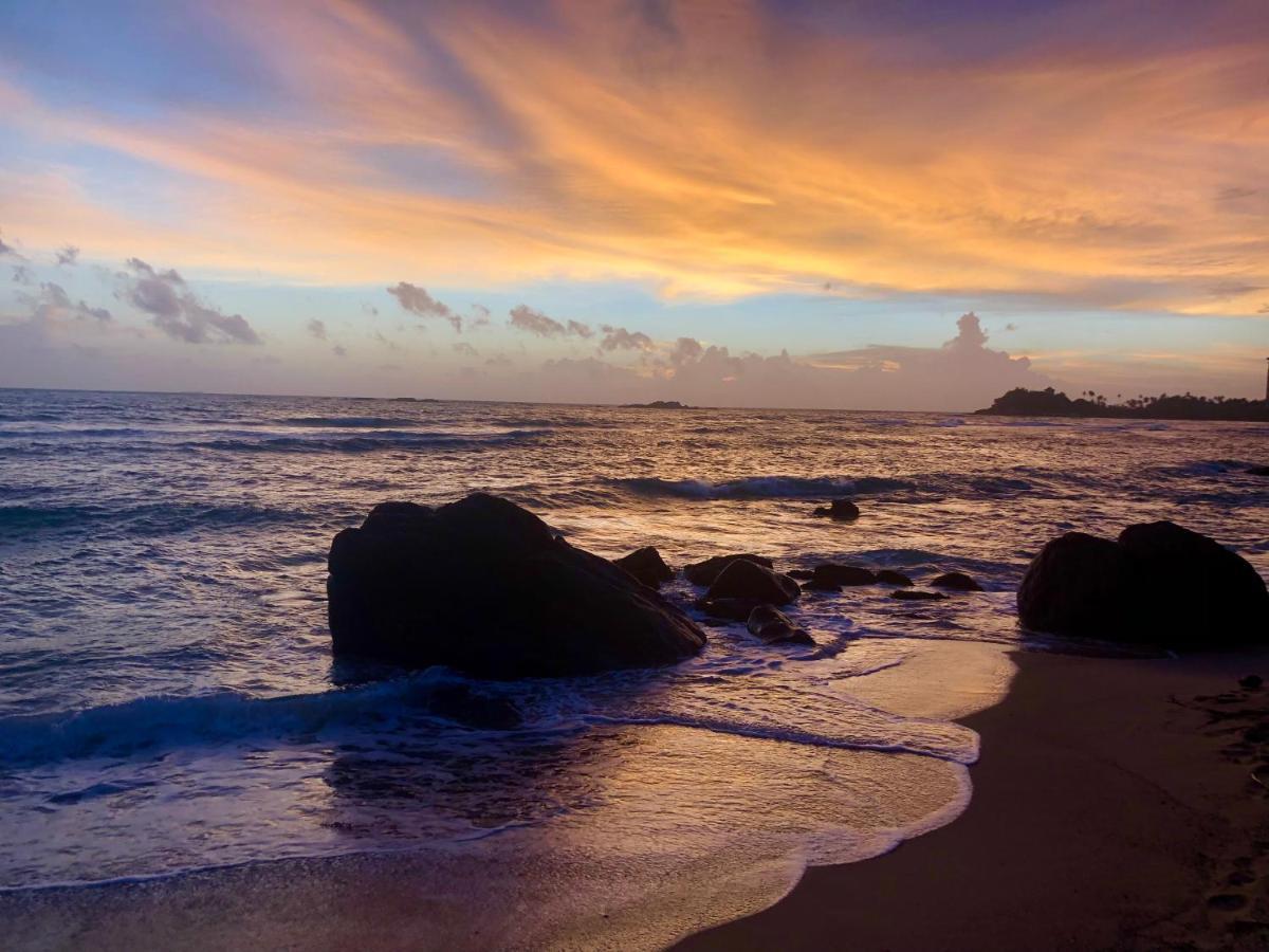 Happy Beach Villa Resort Unawatuna Bagian luar foto