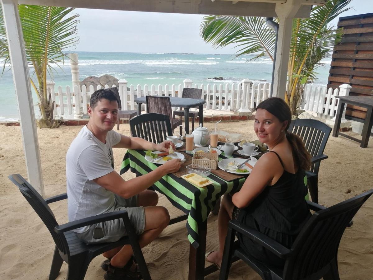 Happy Beach Villa Resort Unawatuna Bagian luar foto