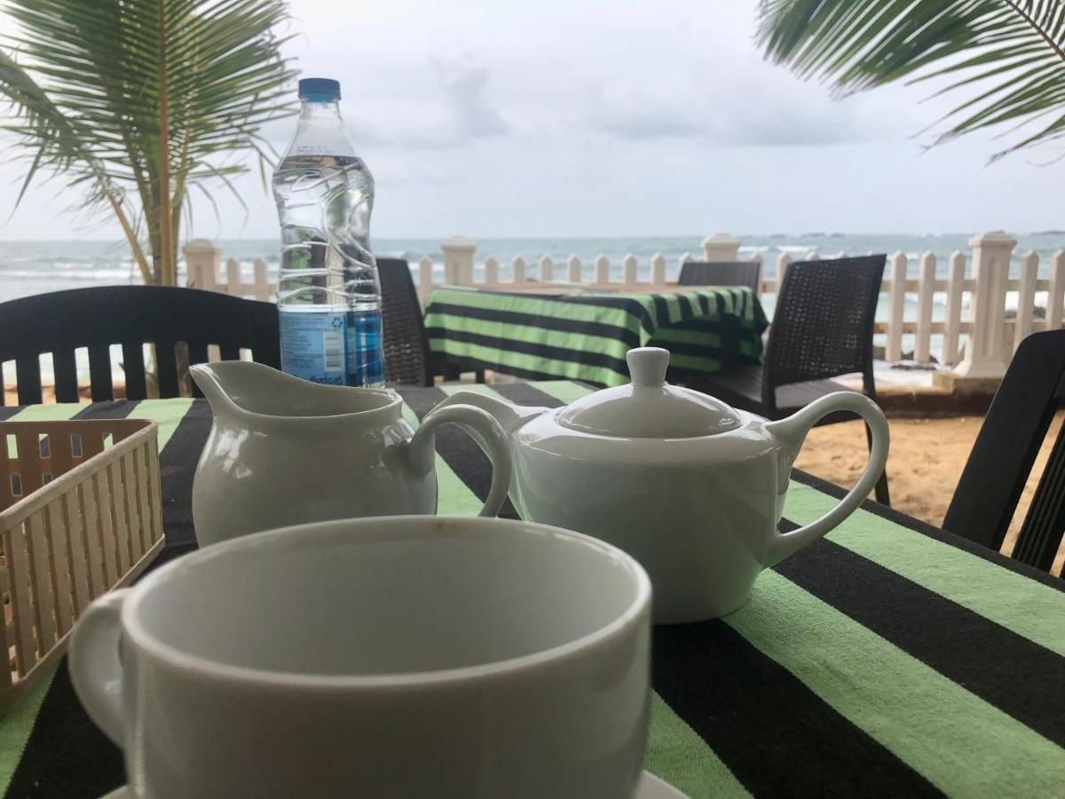 Happy Beach Villa Resort Unawatuna Bagian luar foto