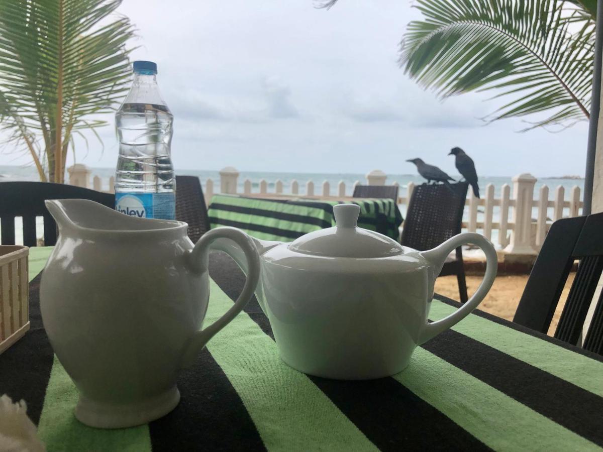 Happy Beach Villa Resort Unawatuna Bagian luar foto