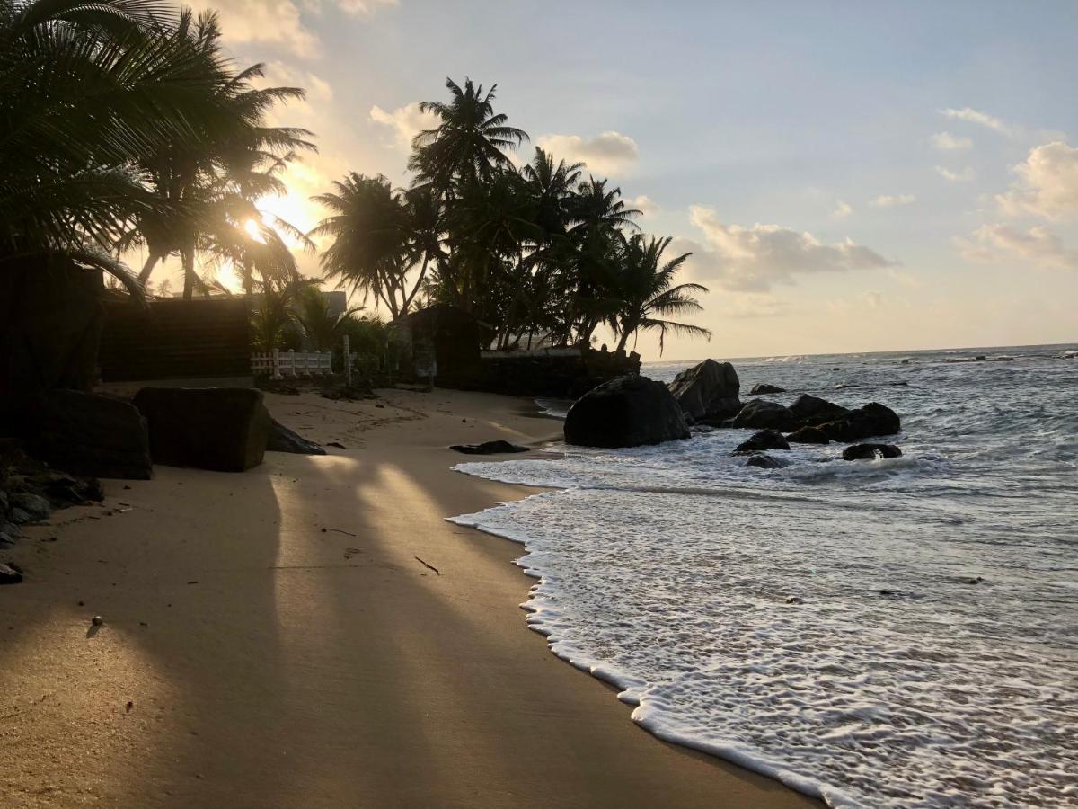 Happy Beach Villa Resort Unawatuna Bagian luar foto