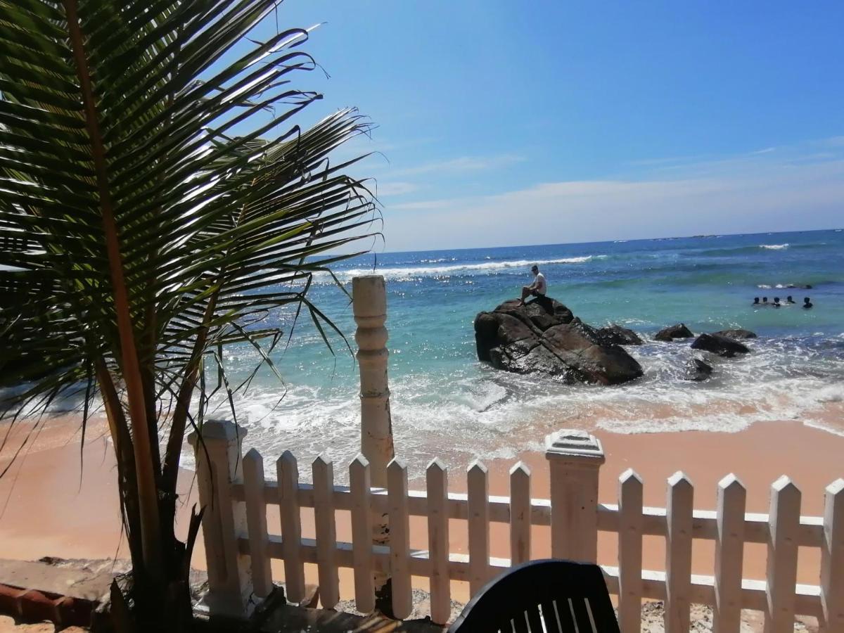 Happy Beach Villa Resort Unawatuna Bagian luar foto