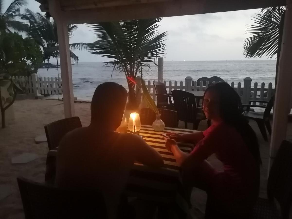 Happy Beach Villa Resort Unawatuna Bagian luar foto