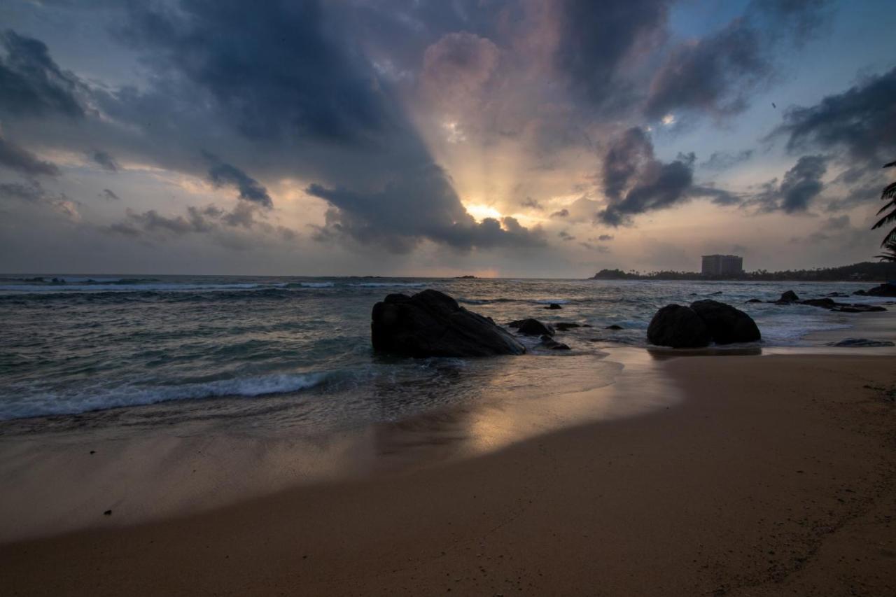 Happy Beach Villa Resort Unawatuna Bagian luar foto