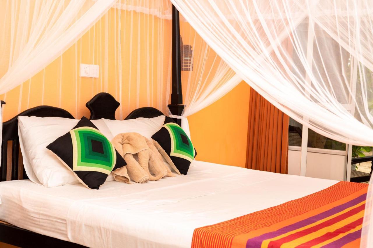 Happy Beach Villa Resort Unawatuna Bagian luar foto