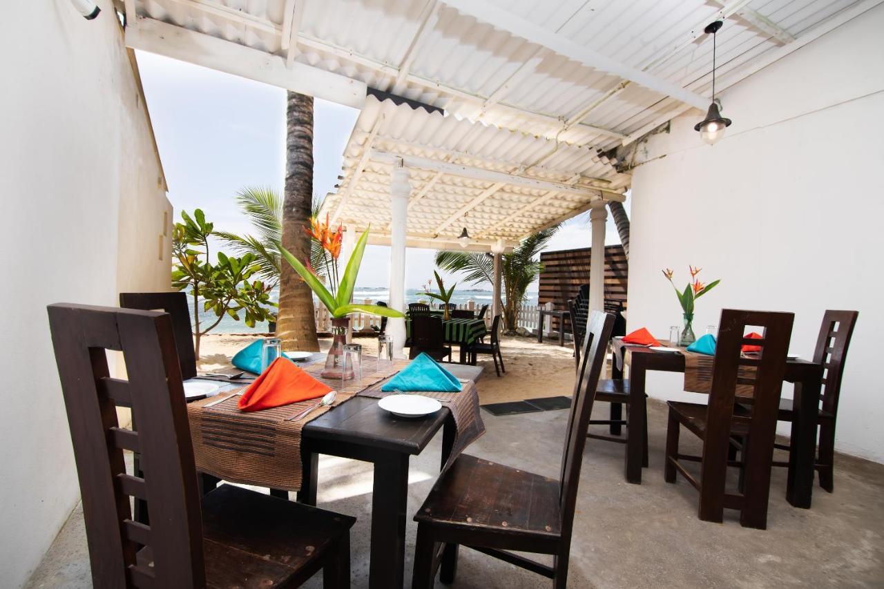 Happy Beach Villa Resort Unawatuna Bagian luar foto