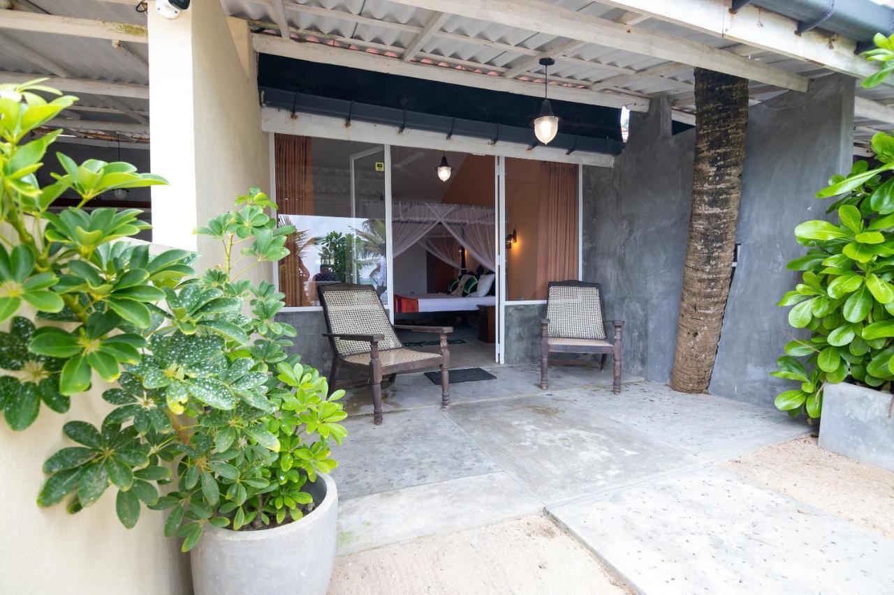 Happy Beach Villa Resort Unawatuna Bagian luar foto