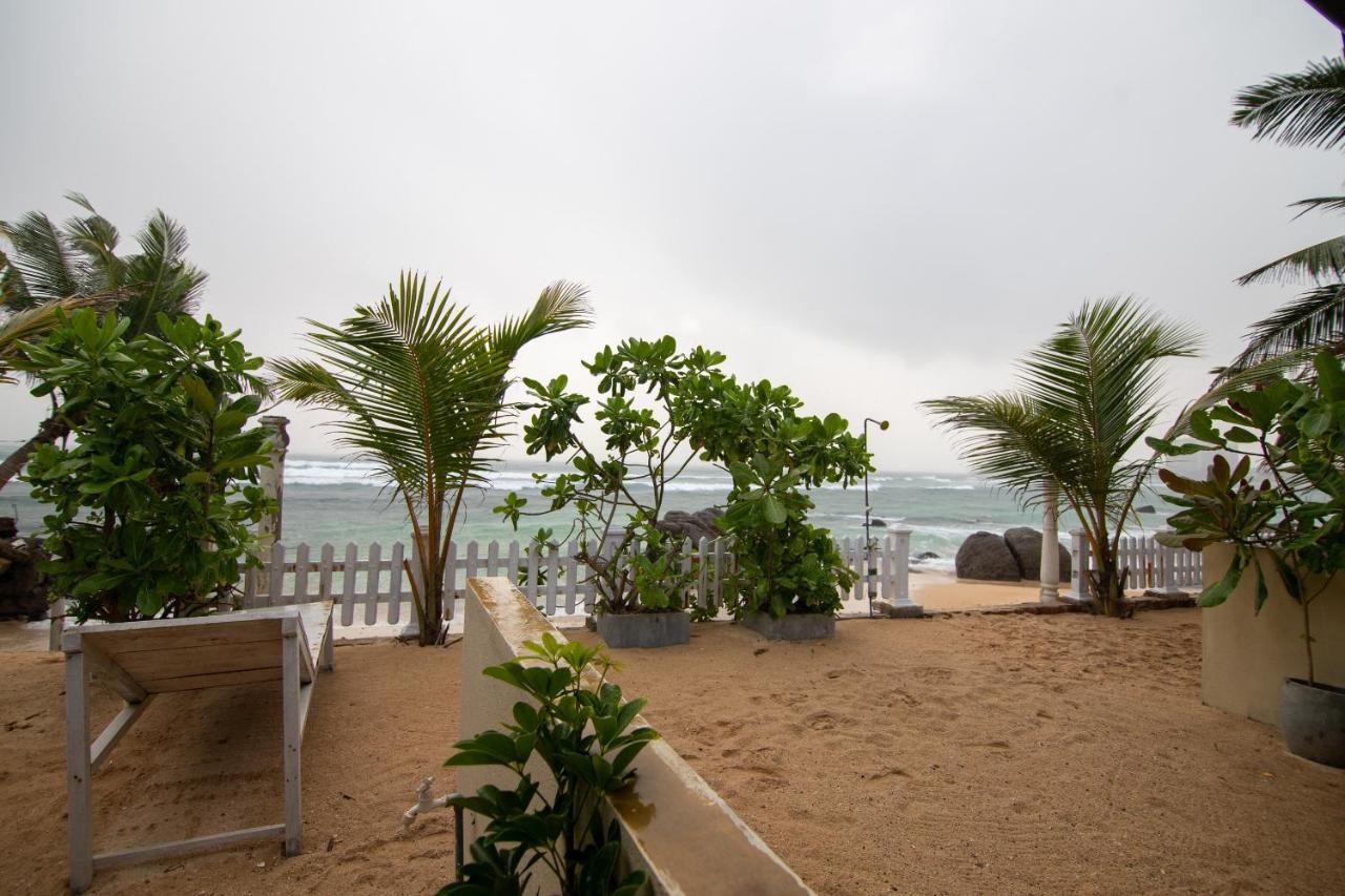 Happy Beach Villa Resort Unawatuna Bagian luar foto