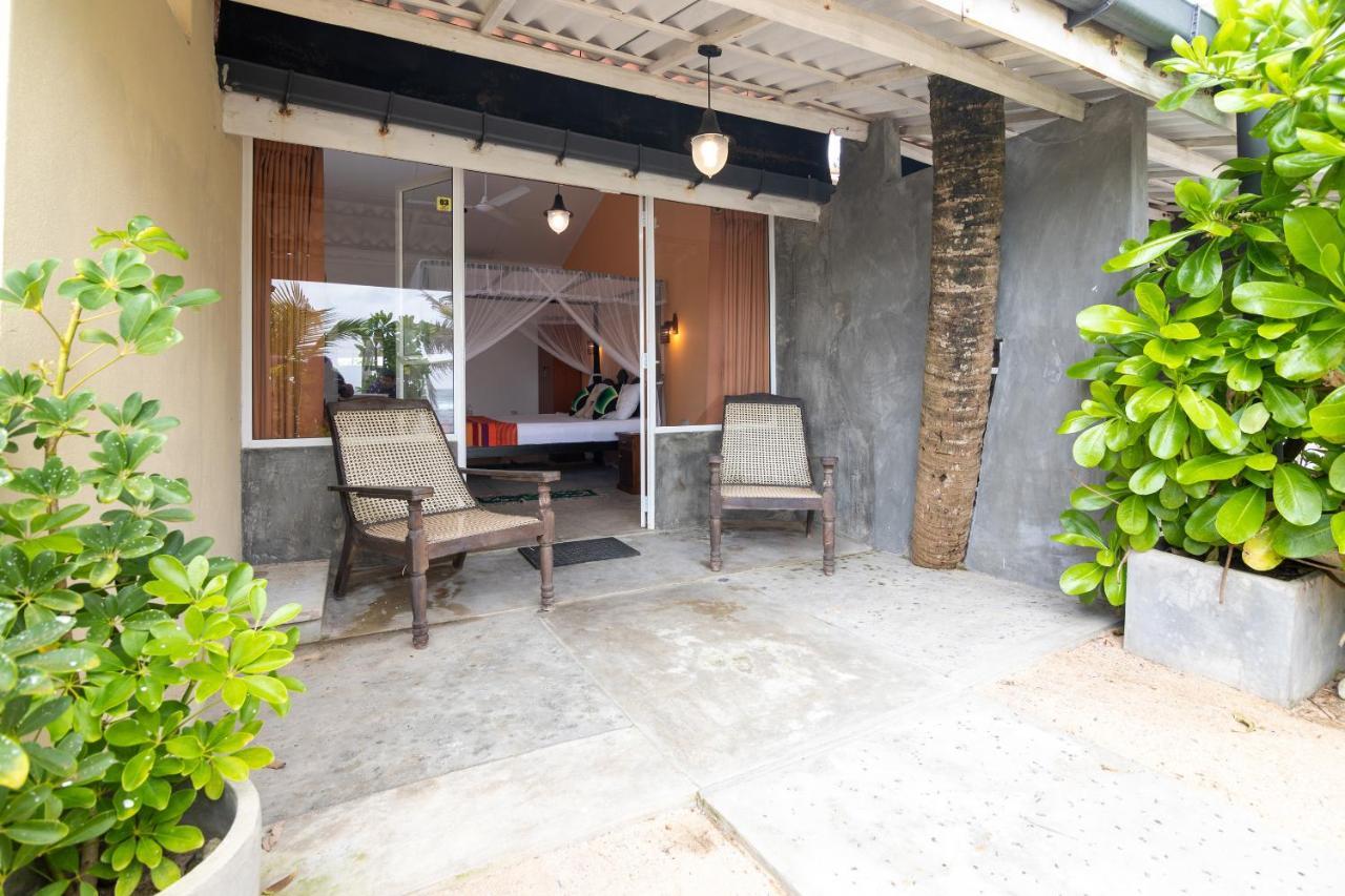 Happy Beach Villa Resort Unawatuna Bagian luar foto