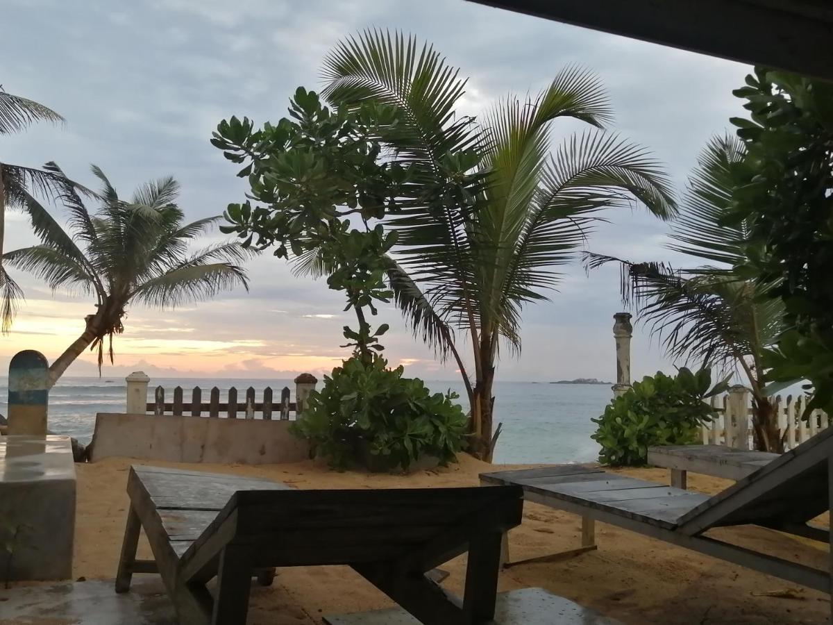 Happy Beach Villa Resort Unawatuna Bagian luar foto