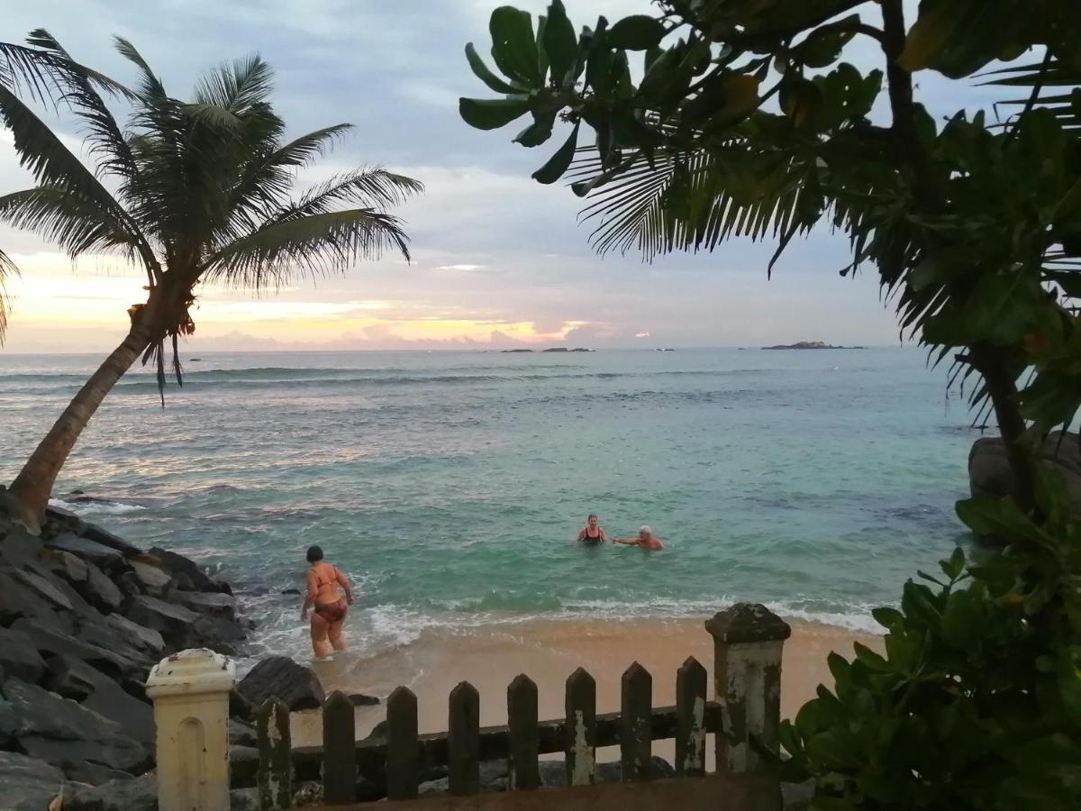 Happy Beach Villa Resort Unawatuna Bagian luar foto