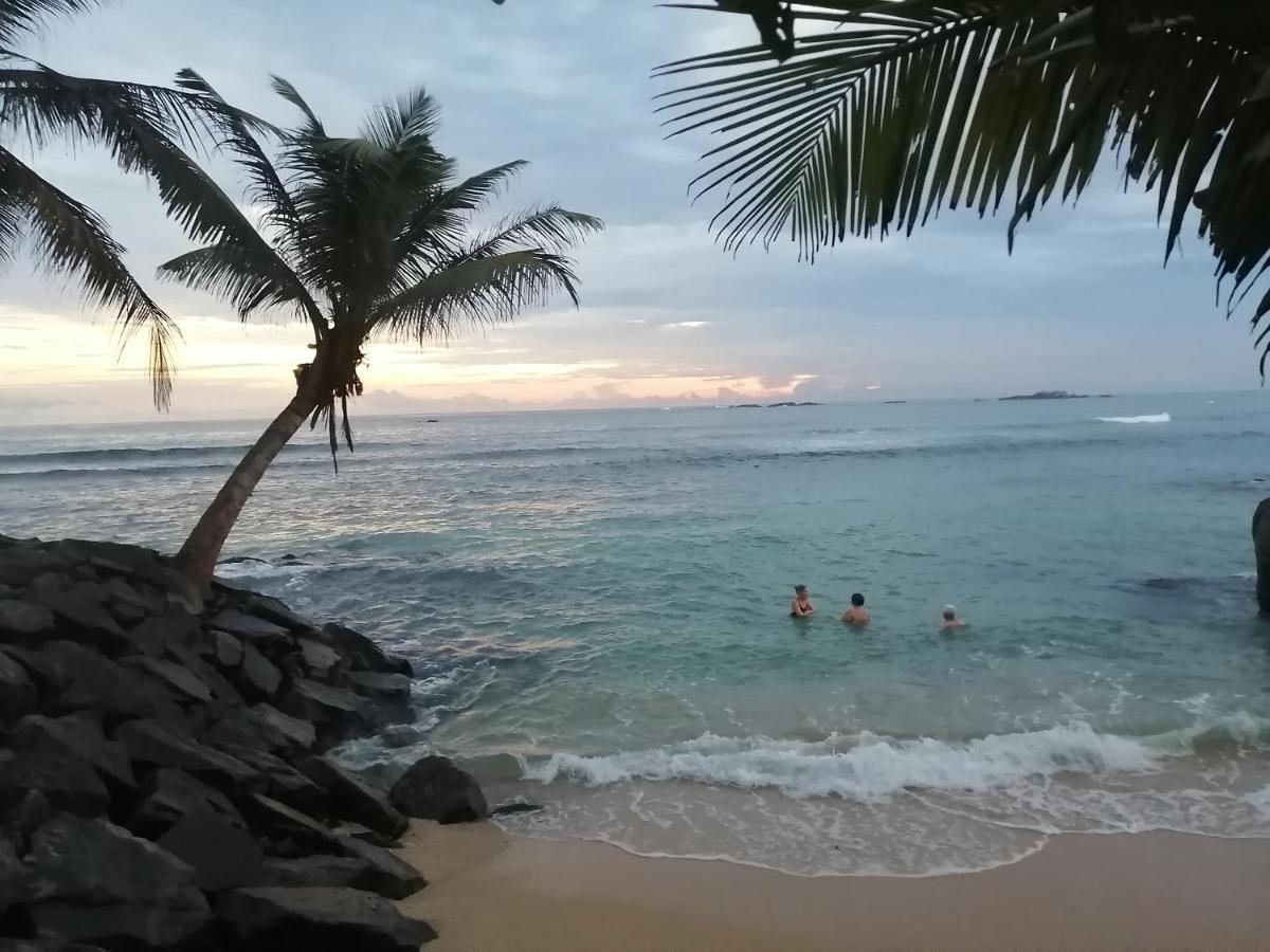 Happy Beach Villa Resort Unawatuna Bagian luar foto