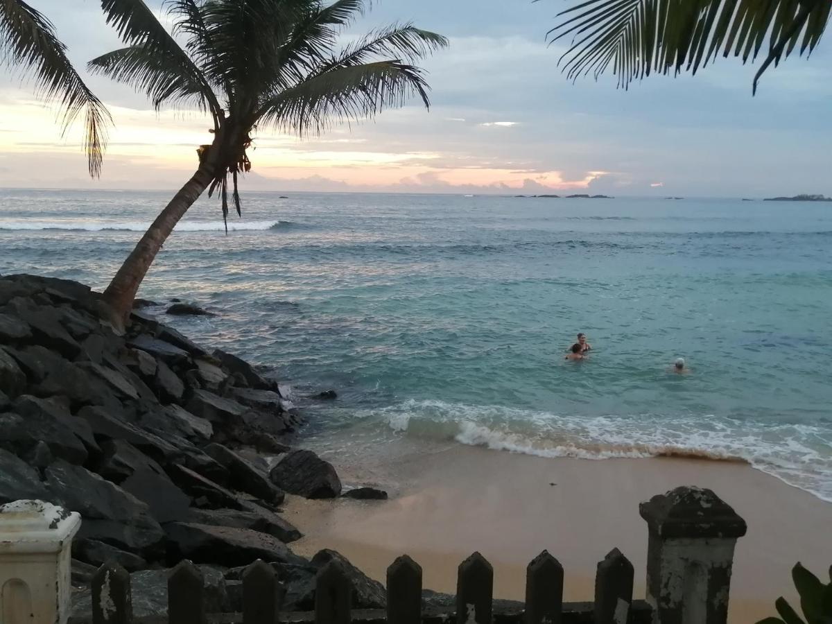 Happy Beach Villa Resort Unawatuna Bagian luar foto